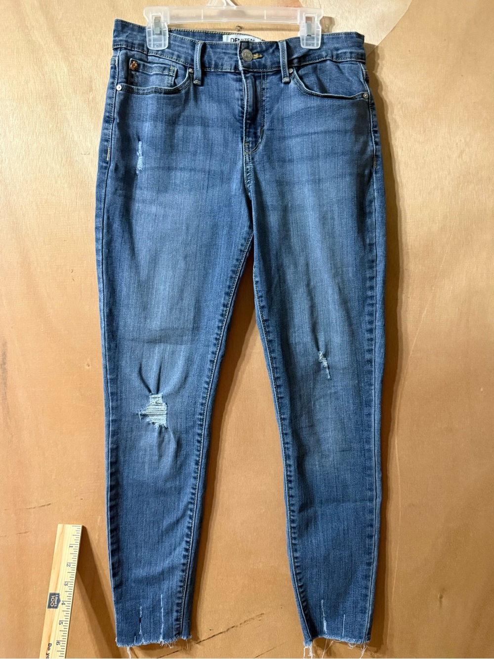 Denizen by Levi’s Mid Rise Skinny Distressed Jeans Women’s 28 Blue